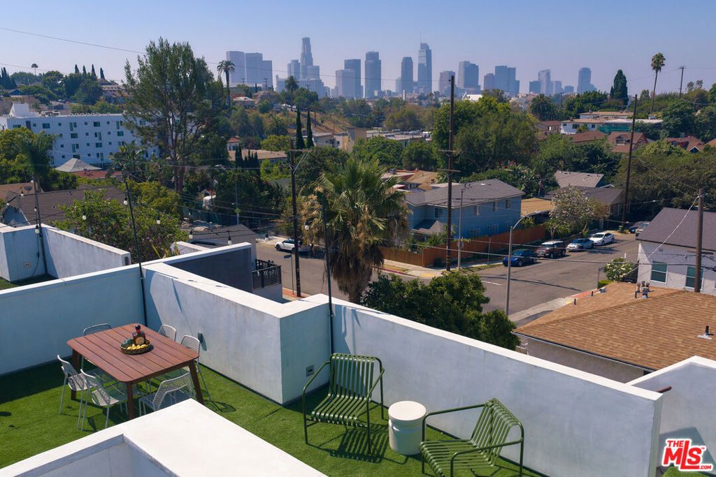 Image 4 of property listing at 2204 Rosey Way, Los Angeles, CA 90026
