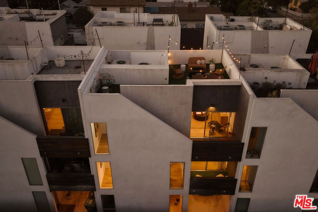 Image 43 of property listing at 2204 Rosey Way, Los Angeles, CA 90026
