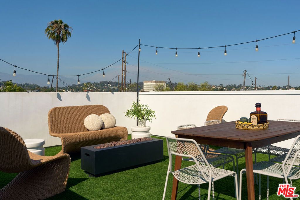Image 6 of property listing at 2204 Rosey Way, Los Angeles, CA 90026