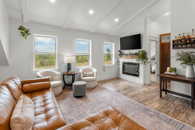 1881 E AR 56 Hwy, Violet Hill, AR 72584