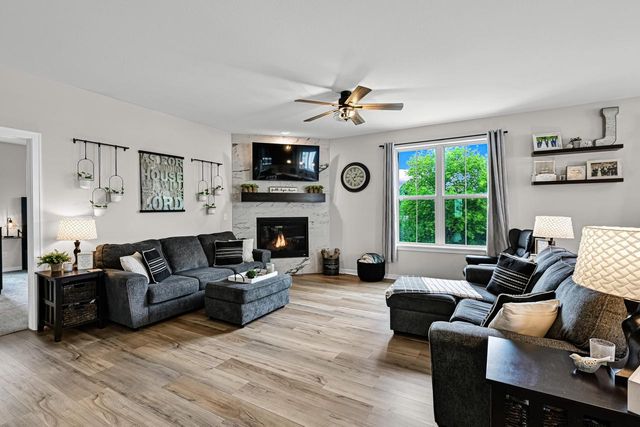 N174W20564 Laurel Springs CIRCLE, Jackson, WI 53037
