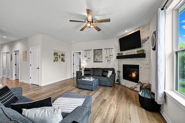 N174W20564 Laurel Springs CIRCLE, Jackson, WI 53037