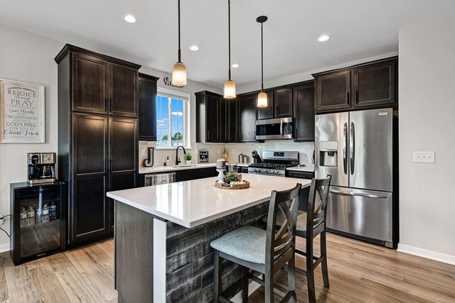 N174W20564 Laurel Springs CIRCLE, Jackson, WI 53037