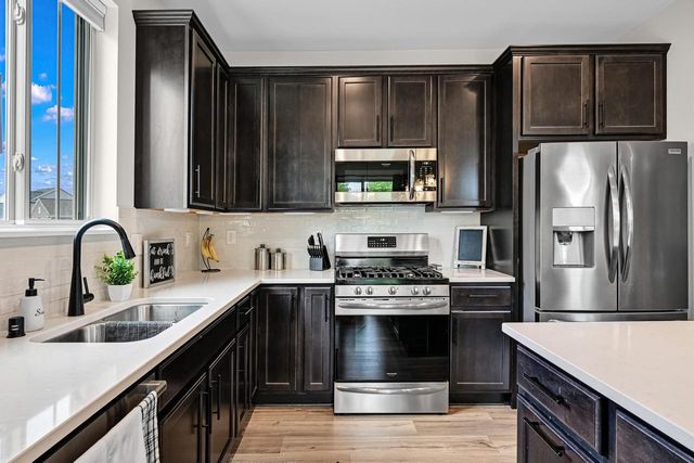 N174W20564 Laurel Springs CIRCLE, Jackson, WI 53037