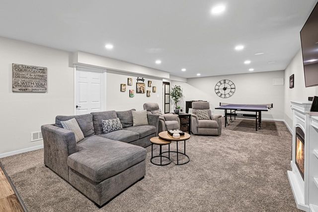 N174W20564 Laurel Springs CIRCLE, Jackson, WI 53037