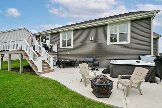 N174W20564 Laurel Springs CIRCLE, Jackson, WI 53037