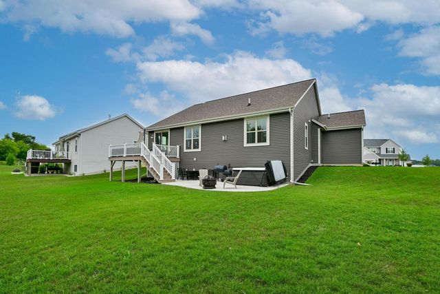 N174W20564 Laurel Springs CIRCLE, Jackson, WI 53037