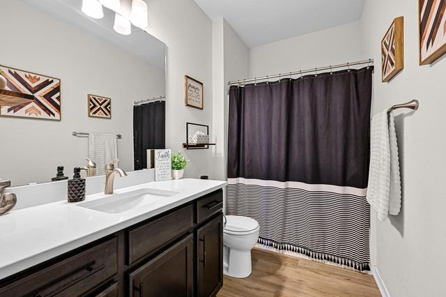 N174W20564 Laurel Springs CIRCLE, Jackson, WI 53037