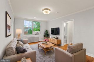 939 Longfellow St NW Apt 305, Washington, DC 20011