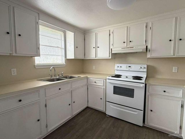 309 E Pablo Layton E Street, Elsa, TX 78543