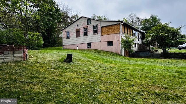 4 ELM ST, Lebanon, PA 17046