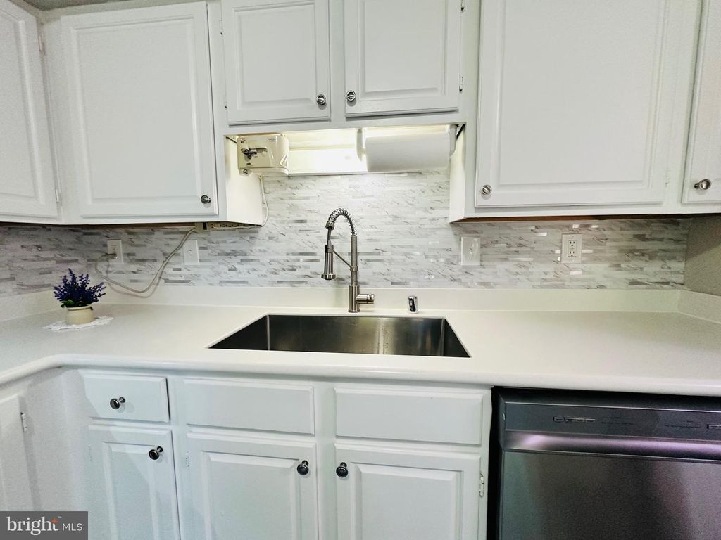 Image 15 of property listing at 51 CHINS CT, Owings Mills, MD 21117