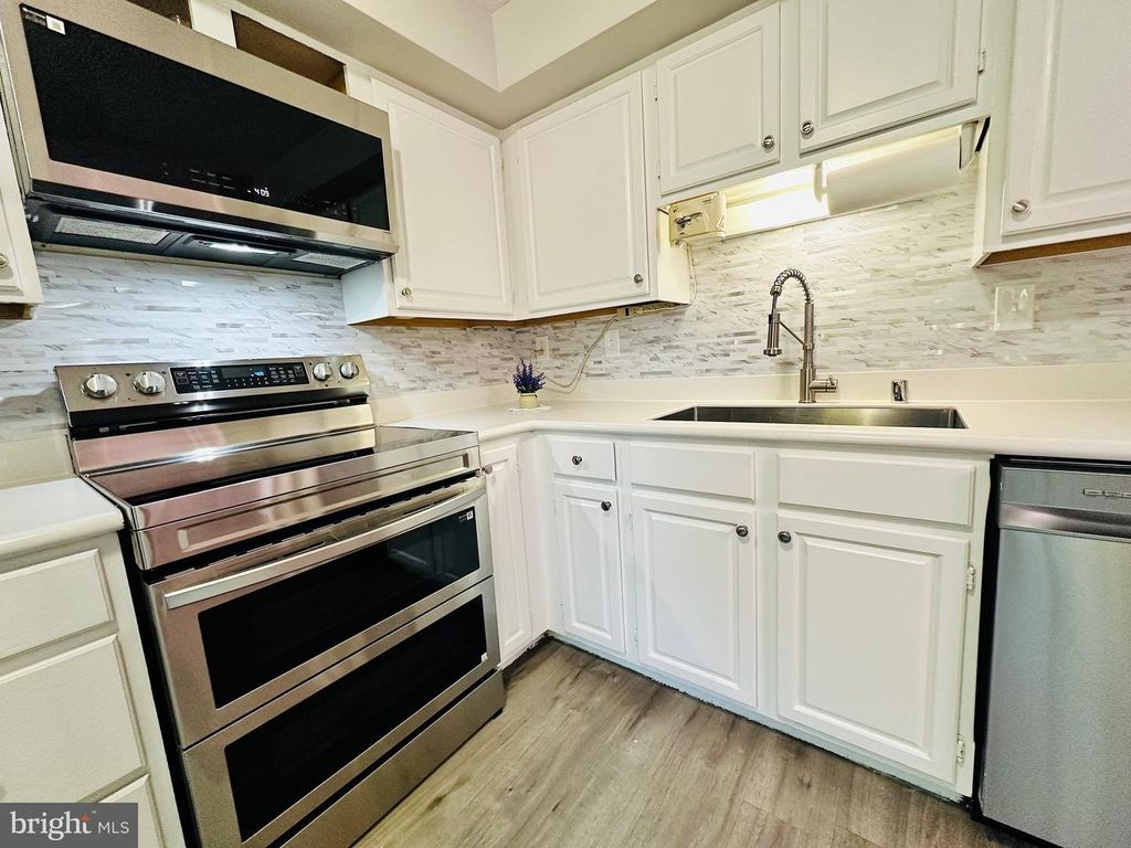 Image 16 of property listing at 51 CHINS CT, Owings Mills, MD 21117