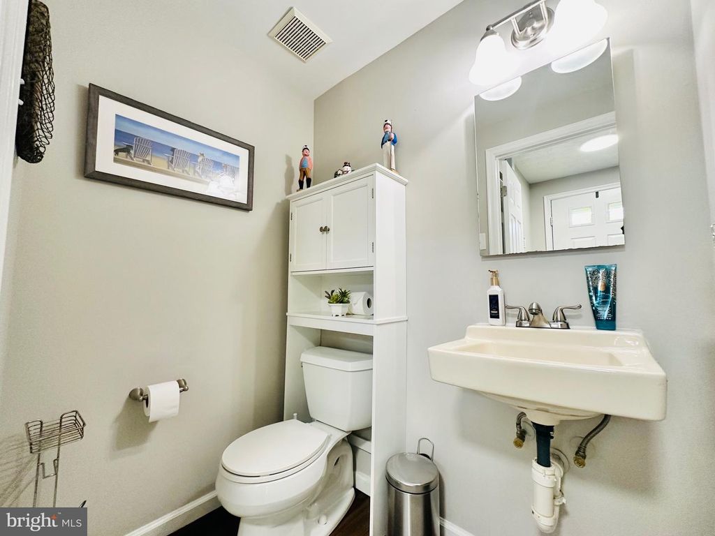 Image 6 of property listing at 51 CHINS CT, Owings Mills, MD 21117