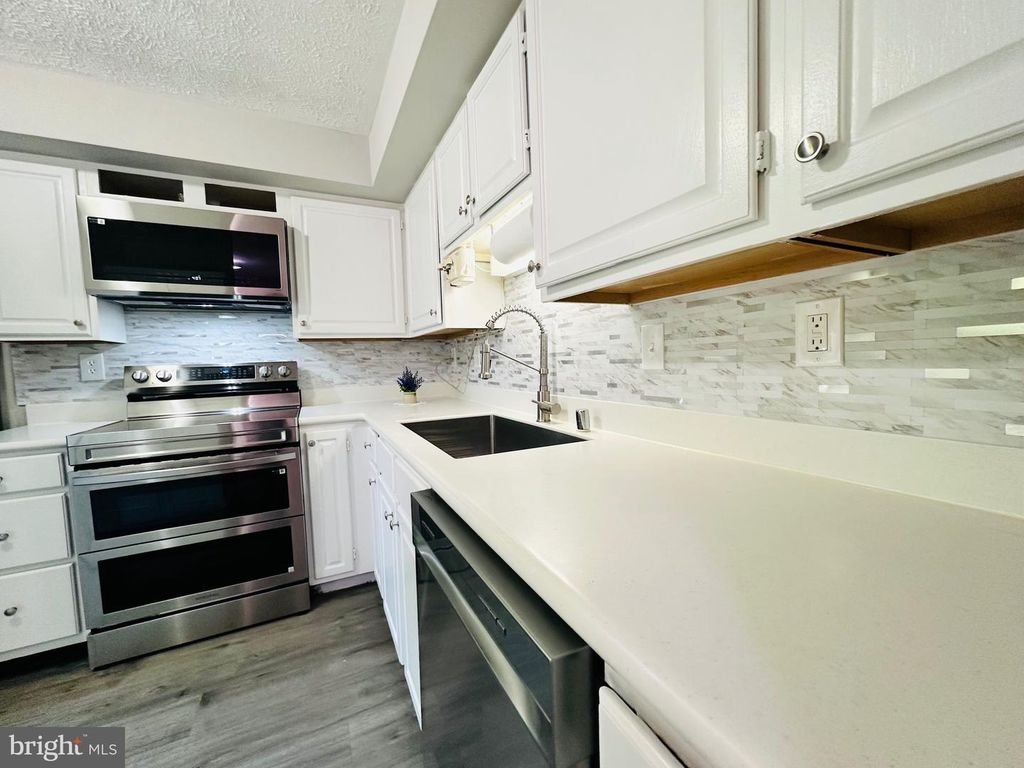 Image 9 of property listing at 51 CHINS CT, Owings Mills, MD 21117