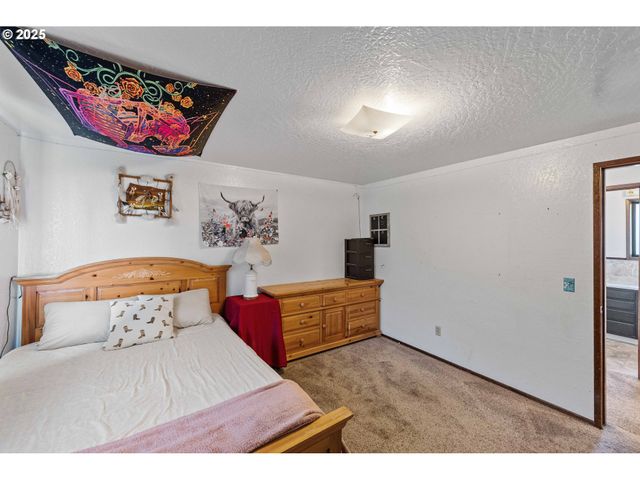 2355 LOMBARD St, North Bend, OR 97459