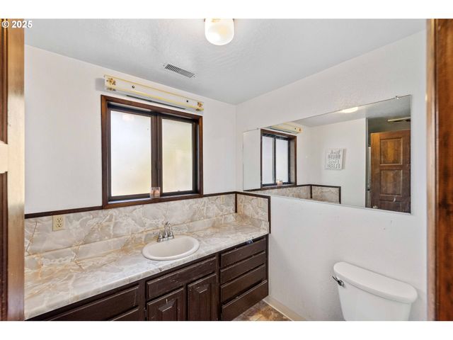 2355 LOMBARD St, North Bend, OR 97459