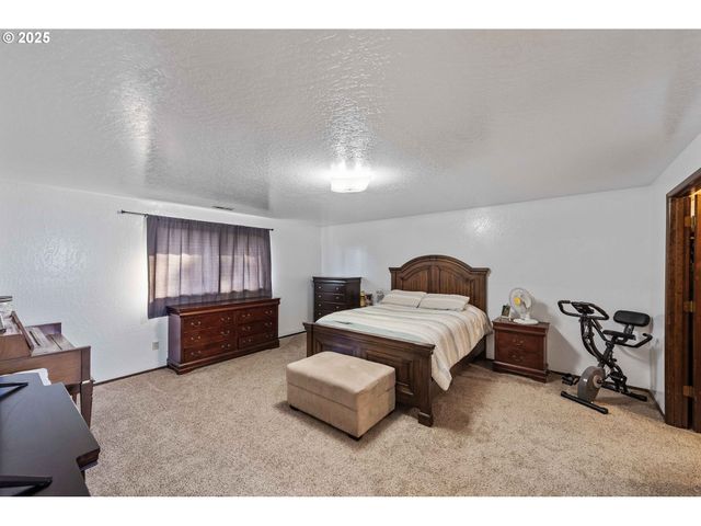 2355 LOMBARD St, North Bend, OR 97459