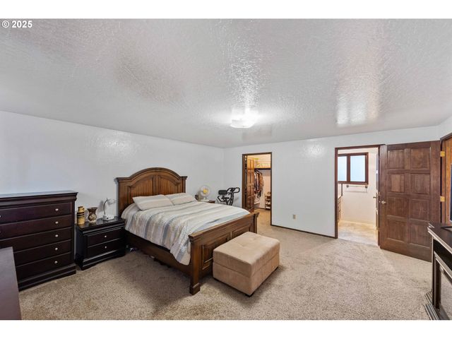 2355 LOMBARD St, North Bend, OR 97459