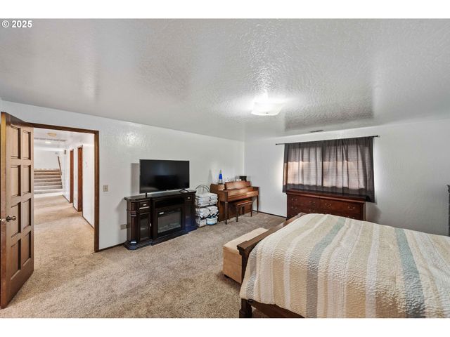 2355 LOMBARD St, North Bend, OR 97459