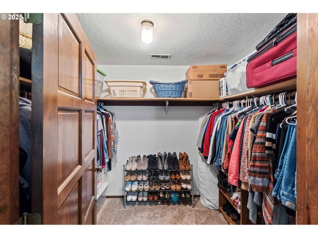 2355 LOMBARD St, North Bend, OR 97459