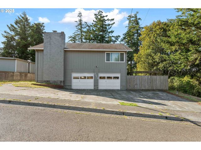 2355 LOMBARD St, North Bend, OR 97459