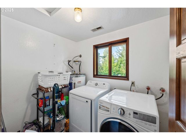 2355 LOMBARD St, North Bend, OR 97459