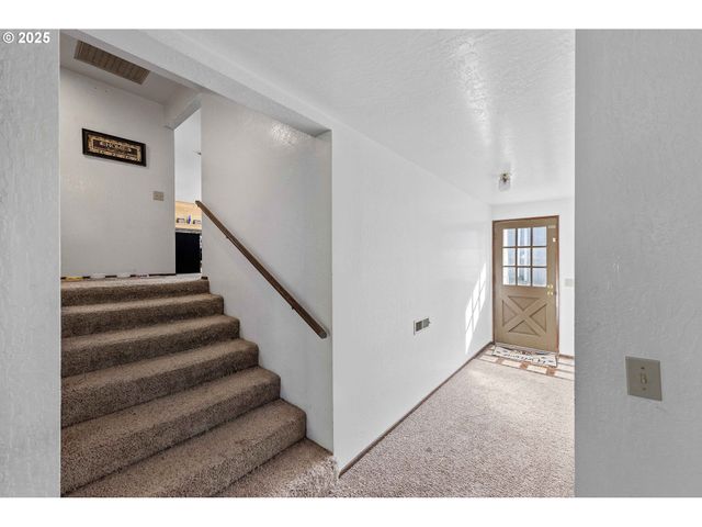 2355 LOMBARD St, North Bend, OR 97459