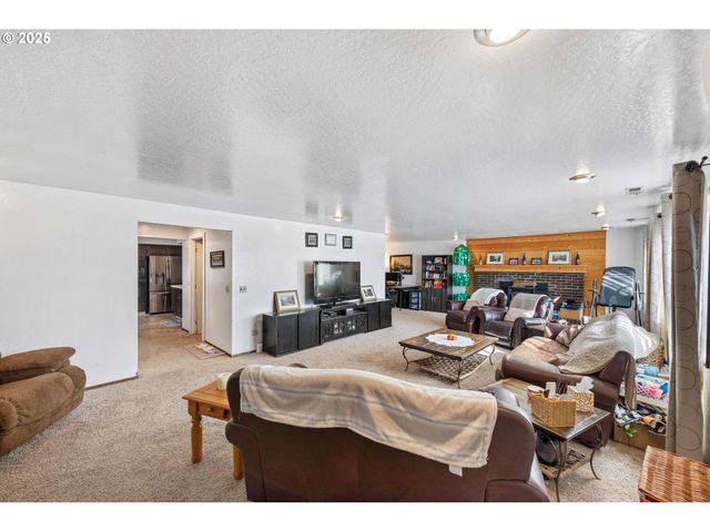 2355 LOMBARD St, North Bend, OR 97459