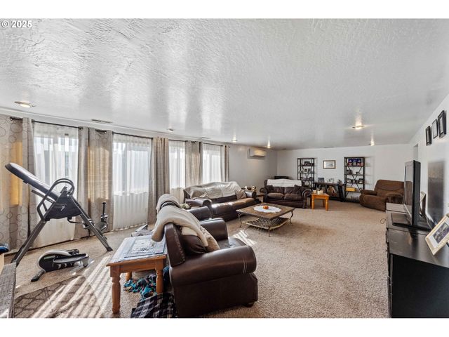 2355 LOMBARD St, North Bend, OR 97459