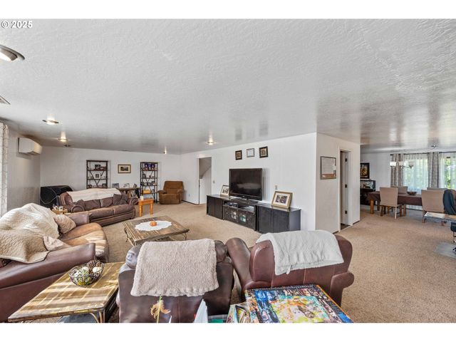 2355 LOMBARD St, North Bend, OR 97459