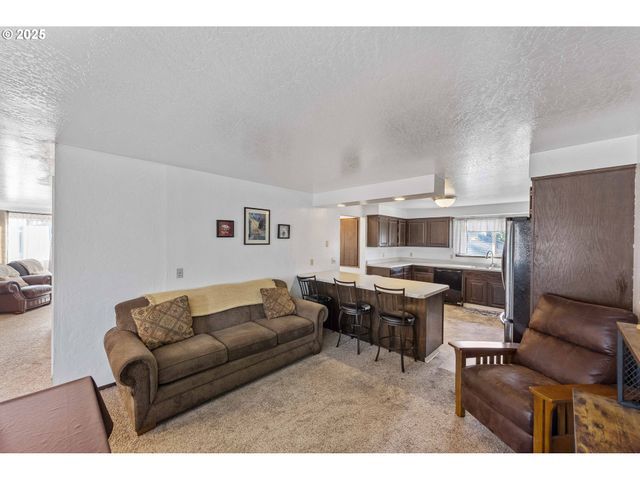 2355 LOMBARD St, North Bend, OR 97459