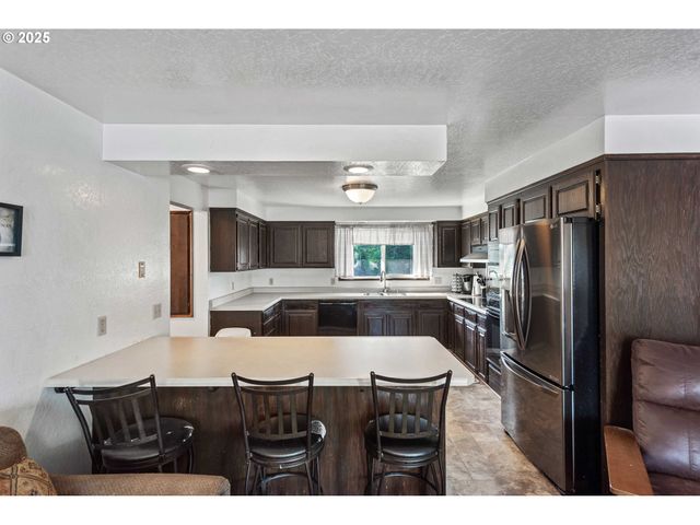 2355 LOMBARD St, North Bend, OR 97459