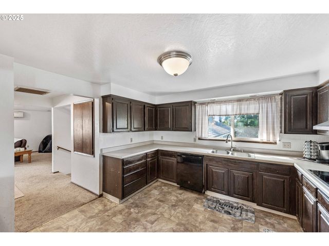 2355 LOMBARD St, North Bend, OR 97459