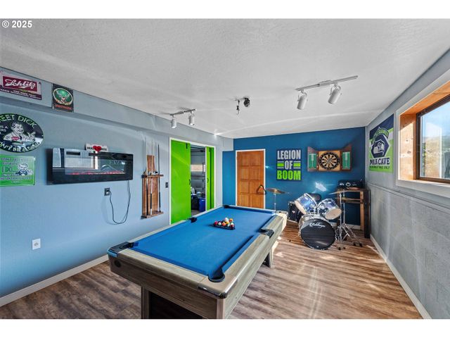 2355 LOMBARD St, North Bend, OR 97459