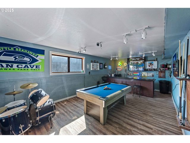 2355 LOMBARD St, North Bend, OR 97459