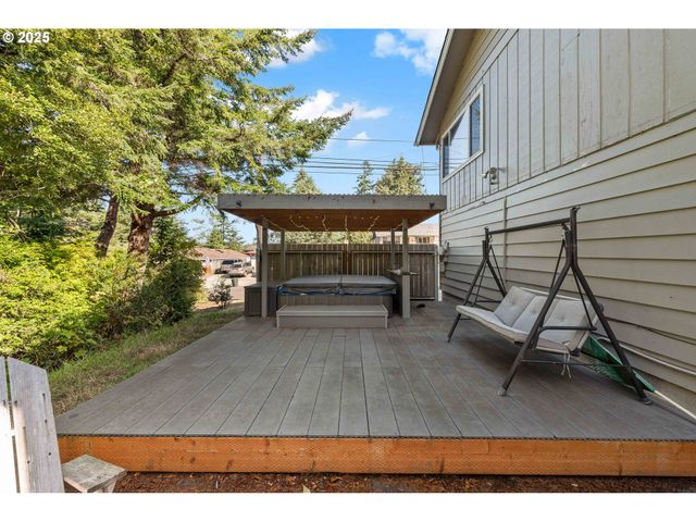 2355 LOMBARD St, North Bend, OR 97459