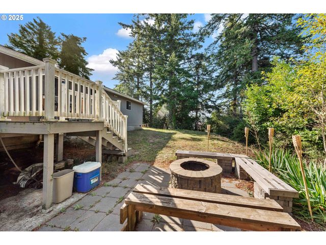 2355 LOMBARD St, North Bend, OR 97459