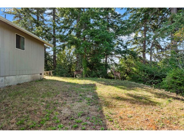 2355 LOMBARD St, North Bend, OR 97459