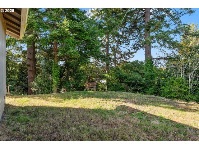 2355 LOMBARD St, North Bend, OR 97459