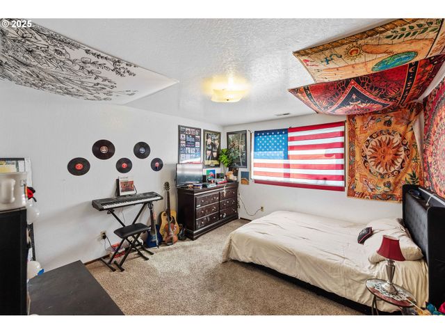 2355 LOMBARD St, North Bend, OR 97459