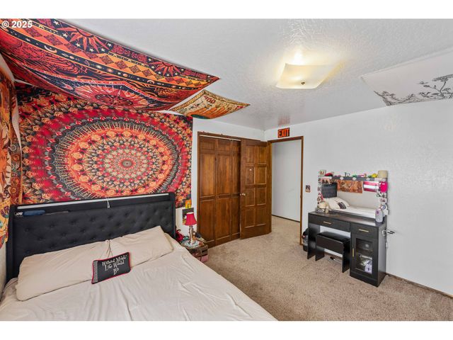 2355 LOMBARD St, North Bend, OR 97459