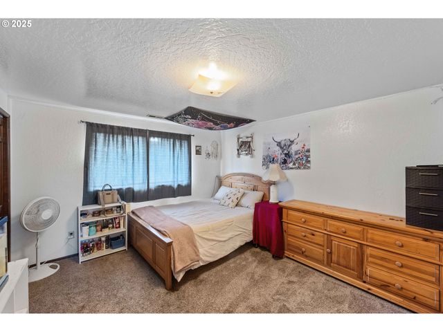 2355 LOMBARD St, North Bend, OR 97459