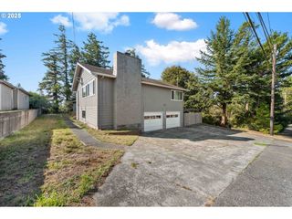2355 LOMBARD St, North Bend, OR 97459