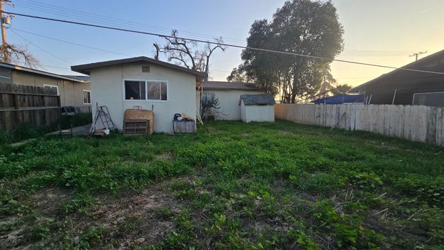 632 E Douglas Avenue, Visalia, CA 93292