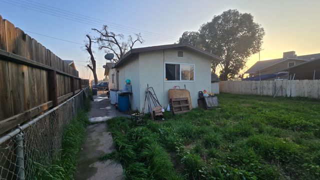632 E Douglas Avenue, Visalia, CA 93292