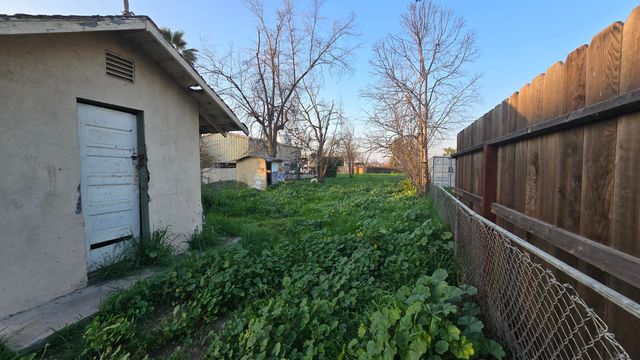 632 E Douglas Avenue, Visalia, CA 93292