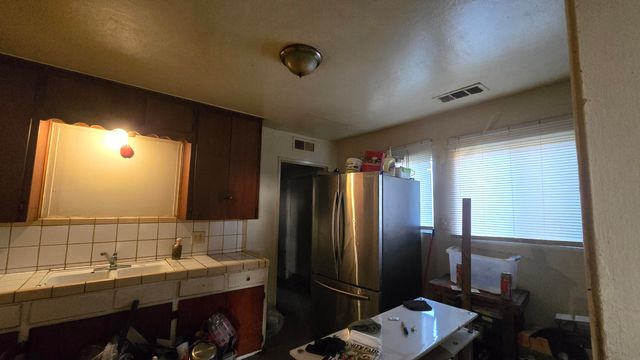 632 E Douglas Avenue, Visalia, CA 93292