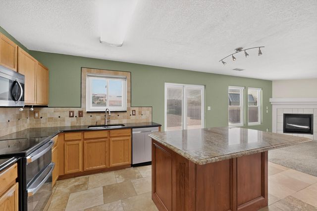 7143 Raleigh Hills Drive NE, Rio Rancho, NM 87144