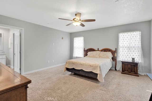 9814 Oakwood Avenue, Hesperia, CA 92345